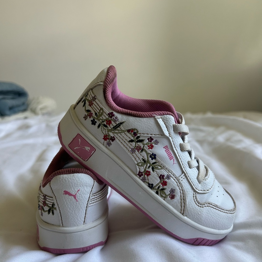 Puma White and Pink Floral Embroidered Shoes